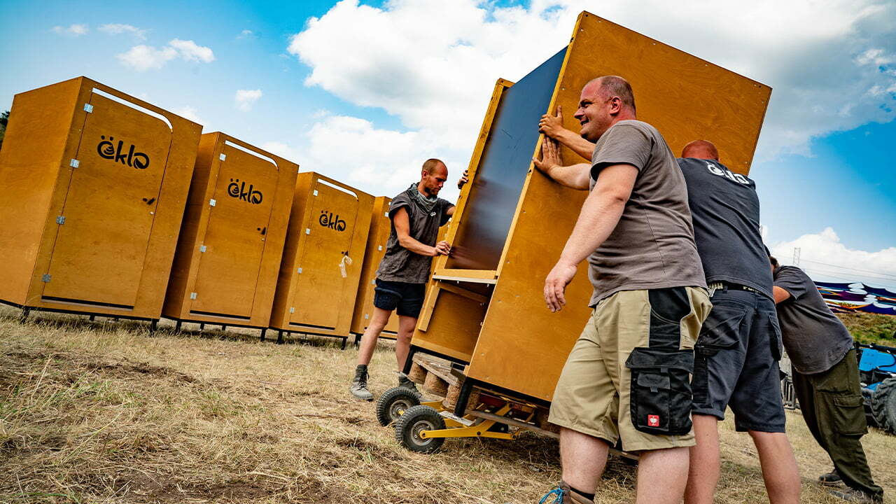 Unsere Mitarbeiter sorgen ebenfalls für mehr Sicherheit auf Festivals, vor allem im Sanitärbereich.