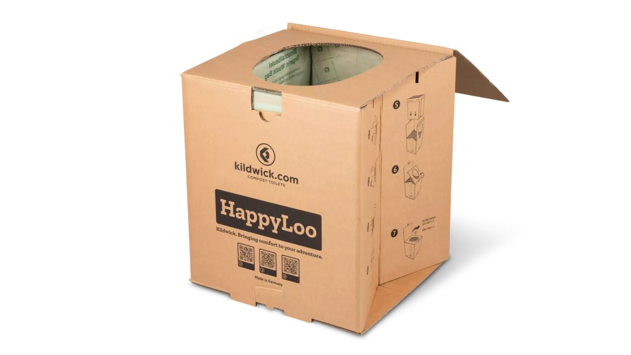 Eine Kartontoilette auf weißem Hintergrund. Der Schriftzug "HappyLoo" ist klar zu lesen. Als Camping-Alternative eignet sich diese Toilette nur kurzzeitig.